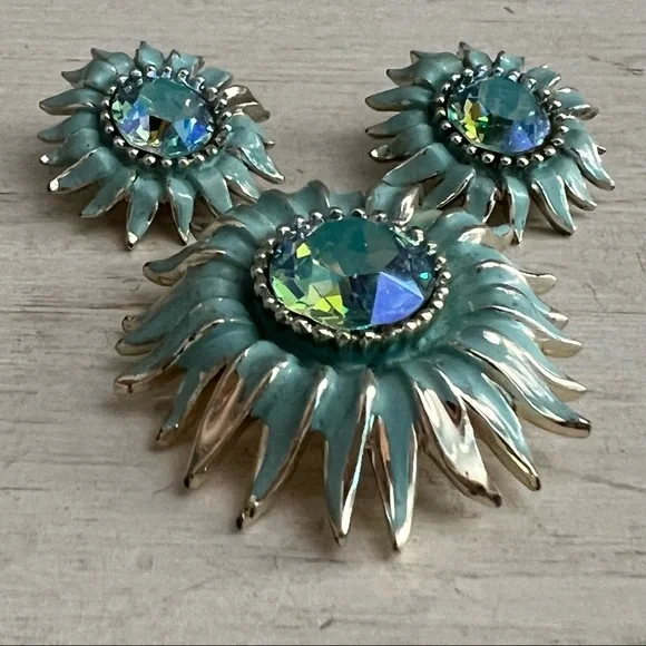 Weiss Vintage Light Blue Enamel AB Rhinestone 1940s Brooch and Earrings Set - Picture 10 of 16